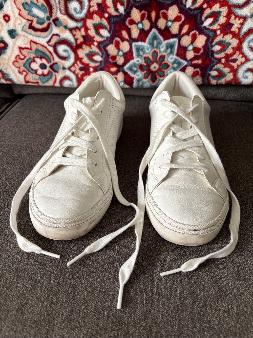 Classic White Women's Lace-Up Sneakers sz 9